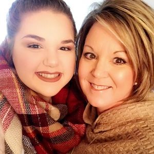 Meet your Posher, Dena